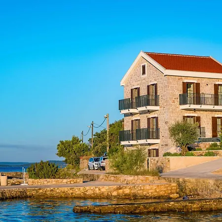 Seafront Draga With Heated Infinity Pool