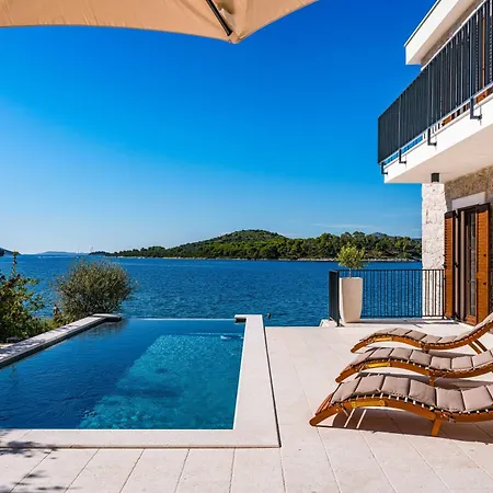 Seafront Draga With Heated Infinity Pool Villa Mali Iž
