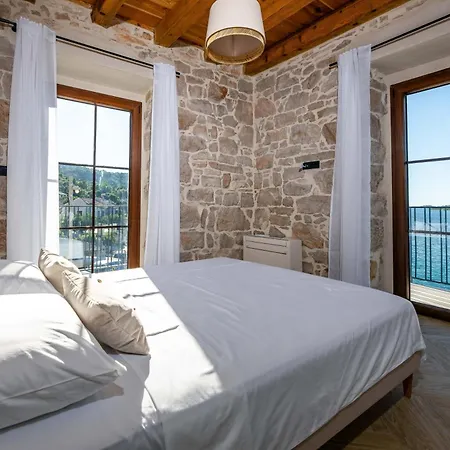 Seafront Draga With Heated Infinity Pool Vila Mali Iz