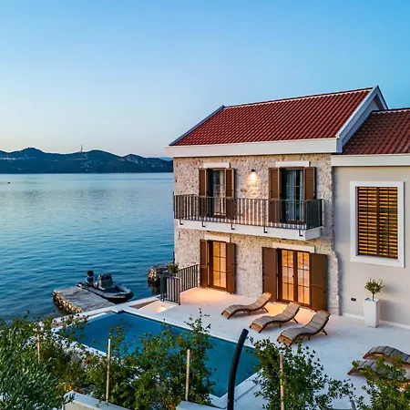 Seafront Draga With Heated Infinity Pool