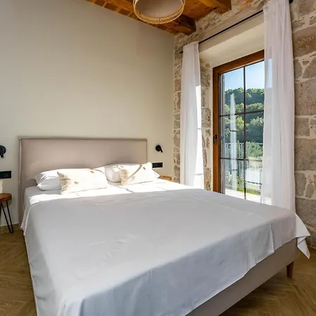 Seafront Draga With Heated Infinity Pool