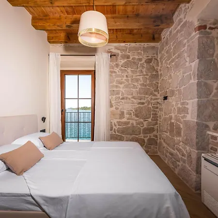 Vila Seafront Draga With Heated Infinity Pool