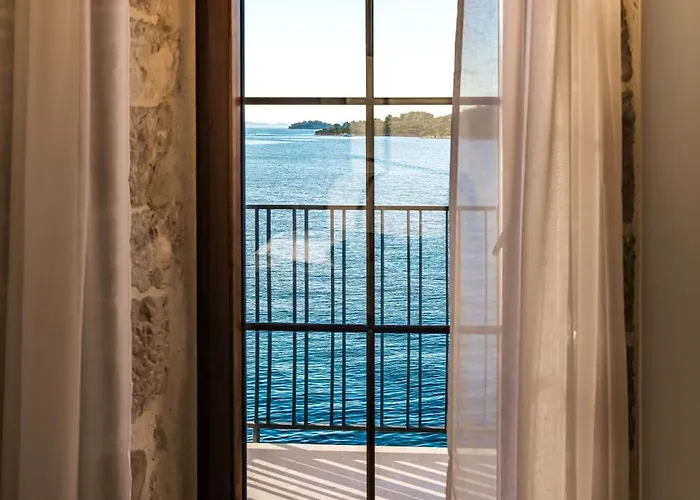 Seafront Draga With Heated Infinity Pool * Mali Iž