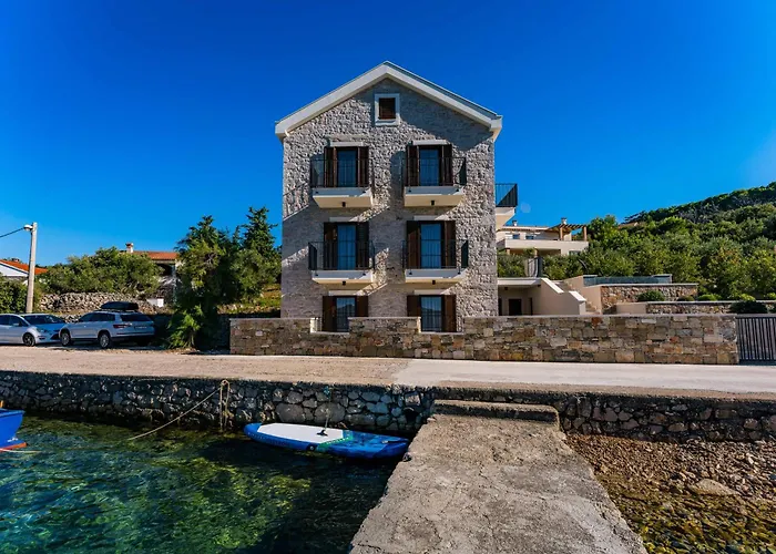 Seafront Draga With Heated Infinity Pool Мали Иж