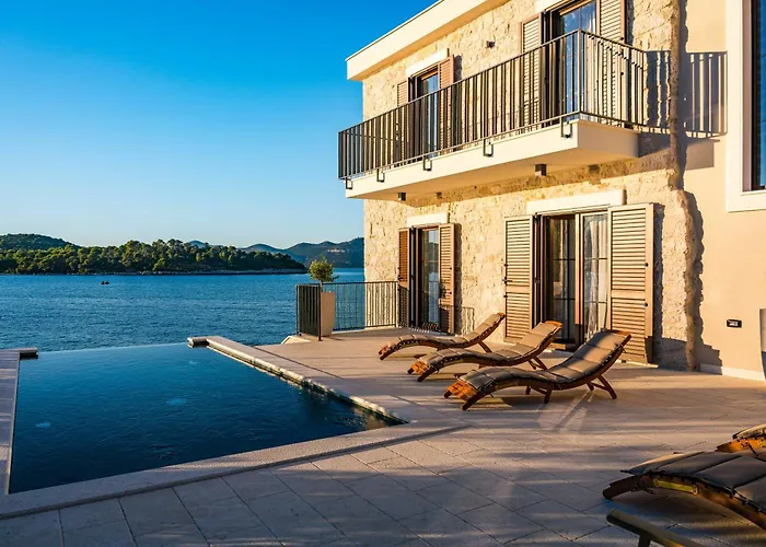Вилла Seafront Draga With Heated Infinity Pool Мали Иж