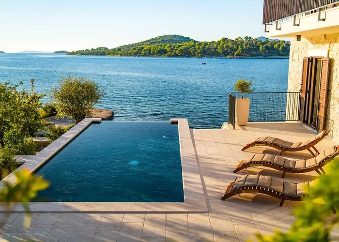 Seafront Draga With Heated Infinity Pool * Мали Иж