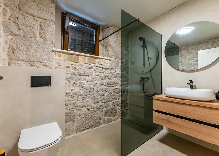 Seafront Draga With Heated Infinity Pool Mali Iž