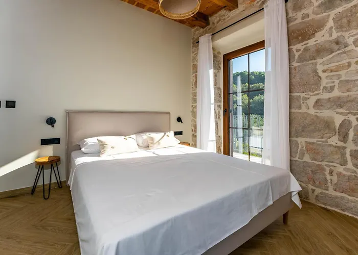 Seafront Draga With Heated Infinity Pool