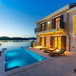 Seafront Draga With Heated Infinity Pool *