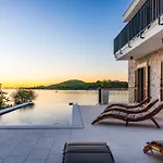 Seafront Draga With Heated Infinity Pool Villa Mali Iž