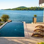Seafront Draga With Heated Infinity Pool * Mali Iž