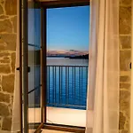 Seafront Draga With Heated Infinity Pool *