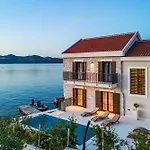 Seafront Draga With Heated Infinity Pool