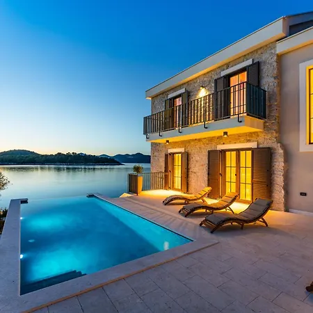 Seafront Draga With Heated Infinity Pool *