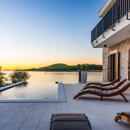 Seafront Draga With Heated Infinity Pool Villa Mali Iz
