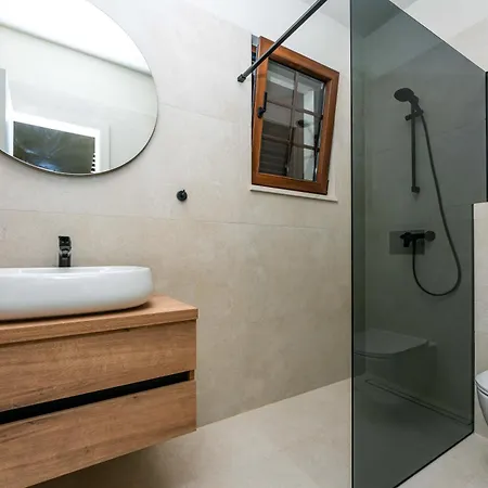 Seafront Draga With Heated Infinity Pool *