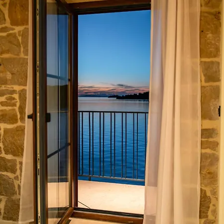 Seafront Draga With Heated Infinity Pool *