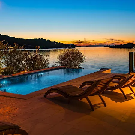 Seafront Draga With Heated Infinity Pool *