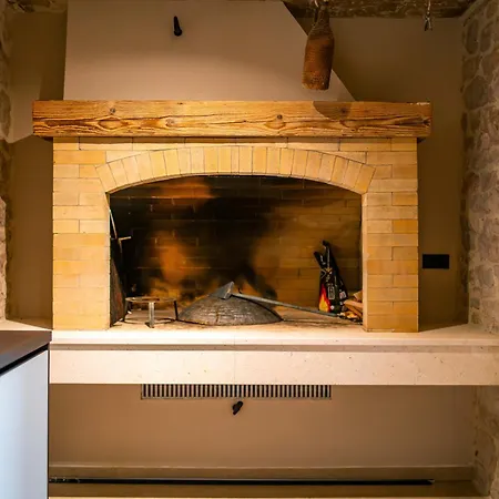 Seafront Draga With Heated Infinity Pool Mali Iž