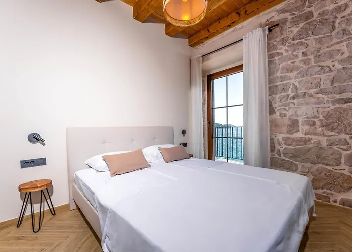 Seafront Draga With Heated Infinity Pool