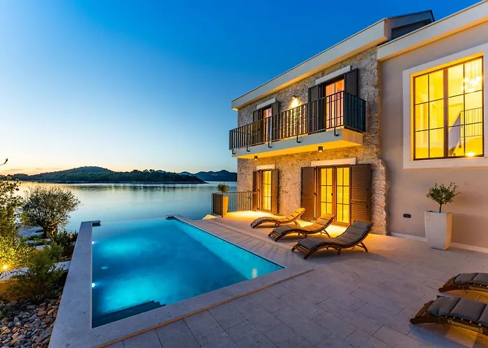 Seafront Draga With Heated Infinity Pool *