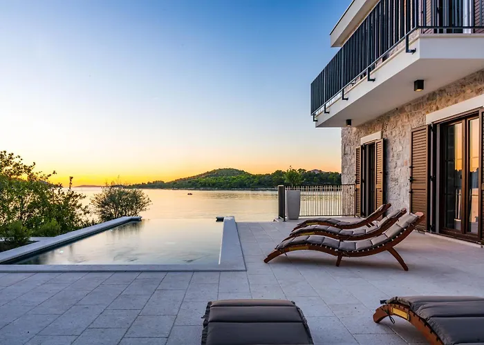 Seafront Draga With Heated Infinity Pool Вилла Мали Иж