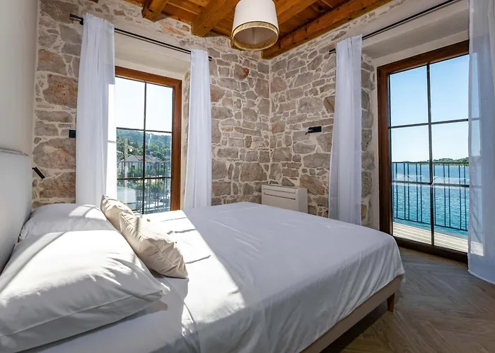 Seafront Draga With Heated Infinity Pool Вилла Мали Иж