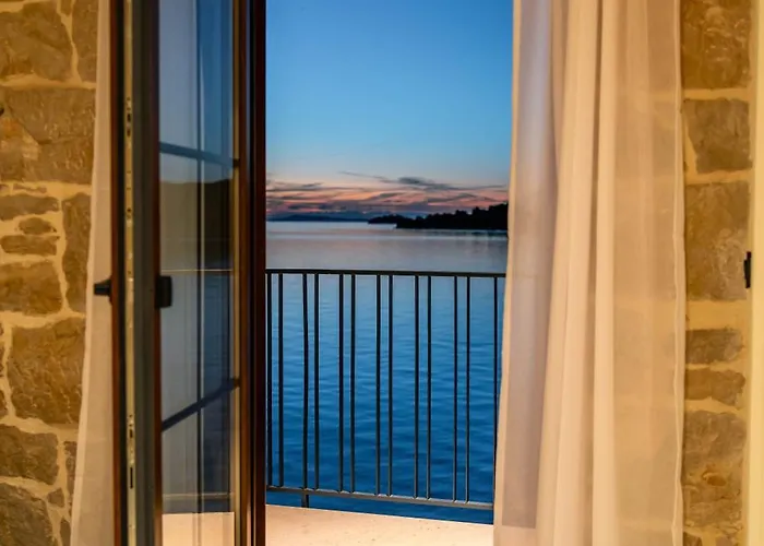 Seafront Draga With Heated Infinity Pool *