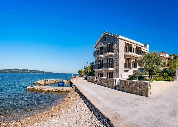 Seafront Draga With Heated Infinity Pool Мали Иж