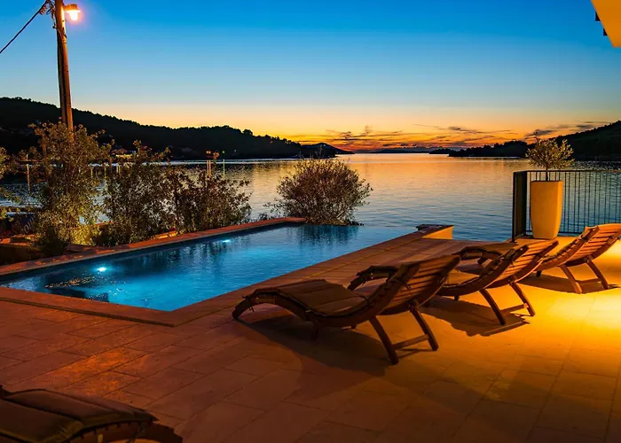 Seafront Draga With Heated Infinity Pool *